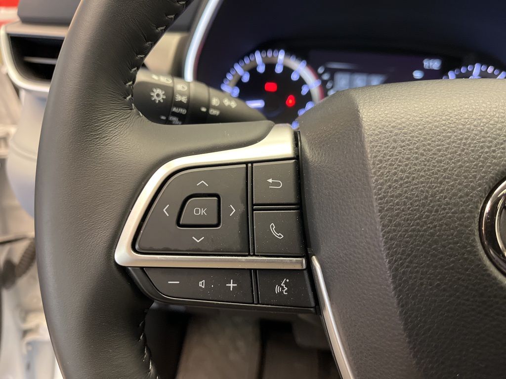 Thumbnail: 2023 Toyota Highlander - 14