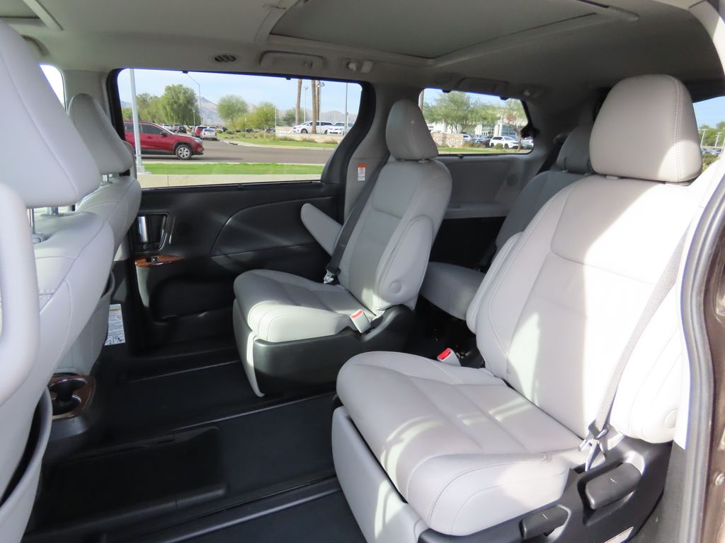 2019 Toyota Sienna SE Premium 21