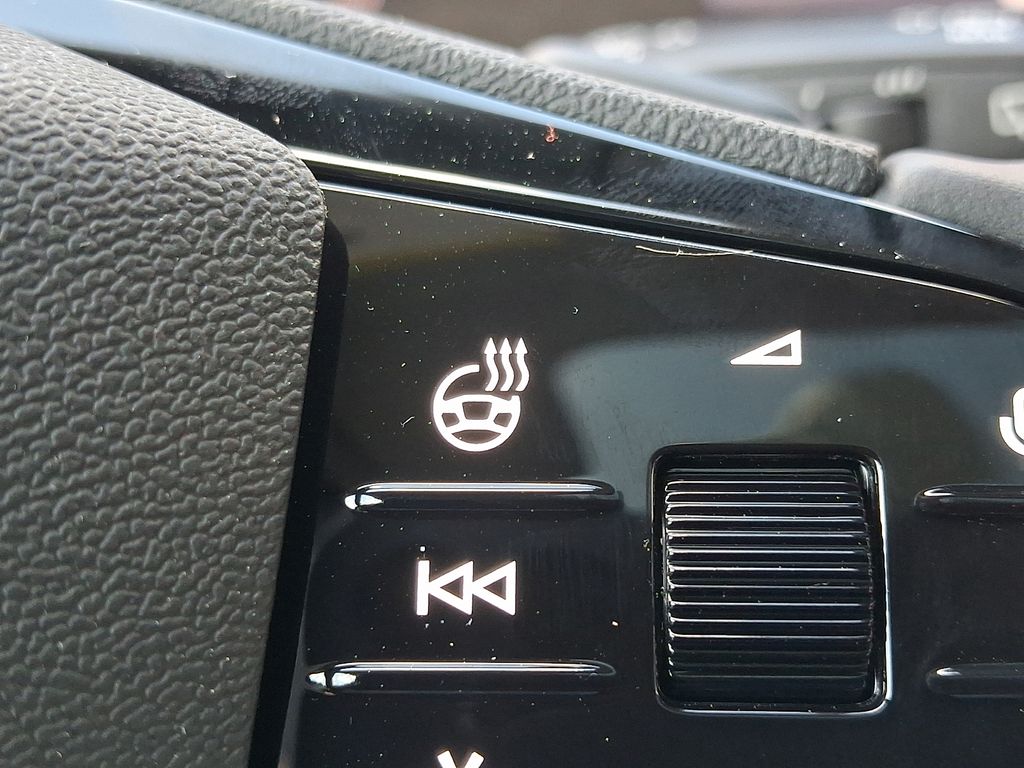 Thumbnail: 2027 Audi Q6 e-tron - 17