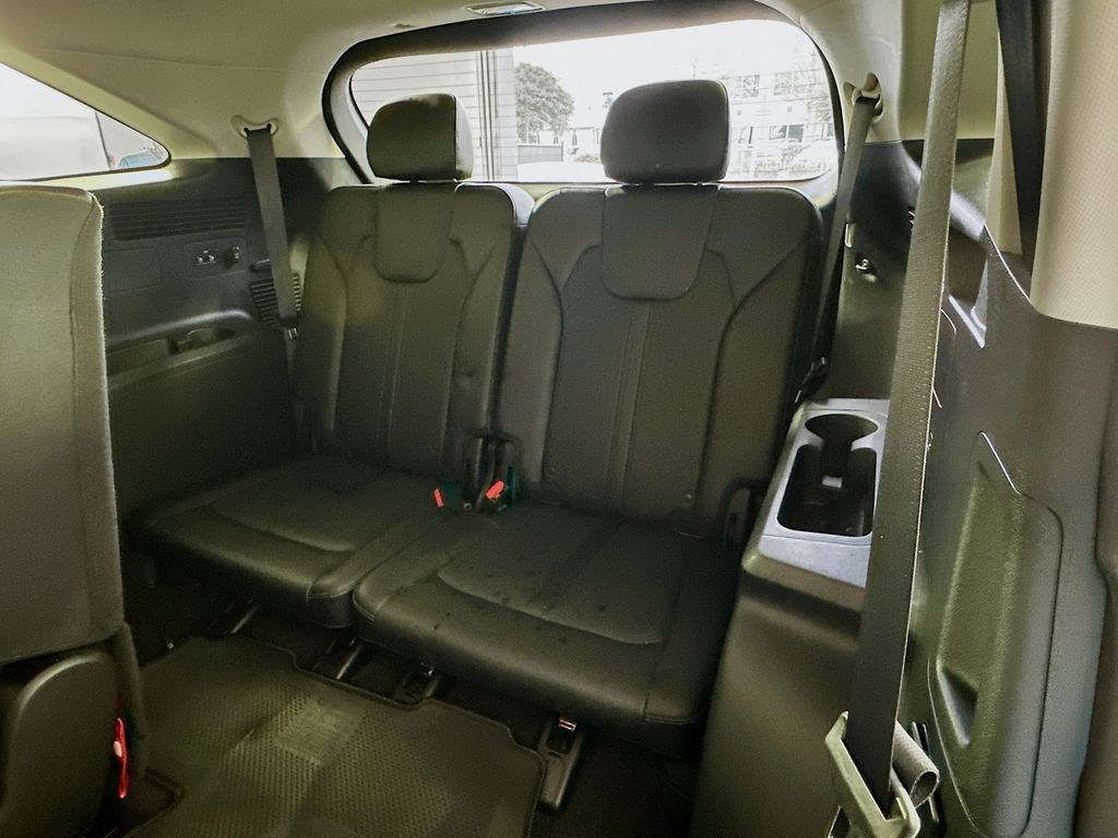 Thumbnail: 2023 Kia Sorento - 27