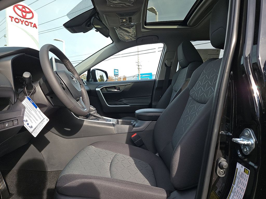 Thumbnail: 2025 Toyota RAV4 - 10