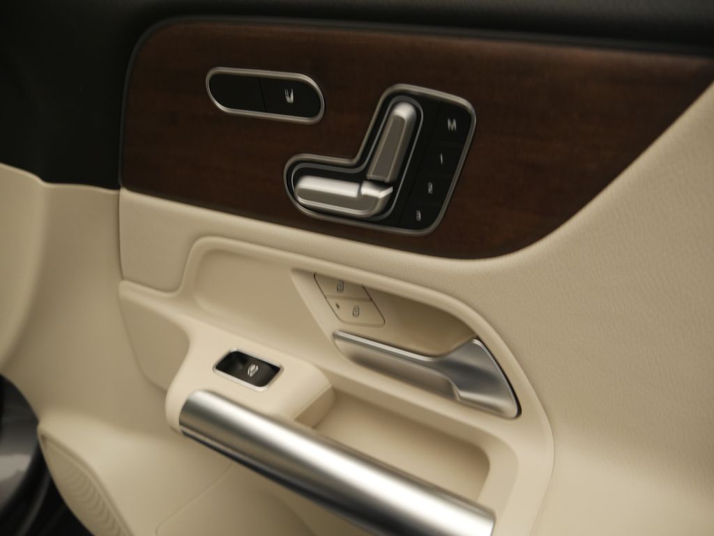 Thumbnail: 2023 Mercedes-Benz GLA - 30