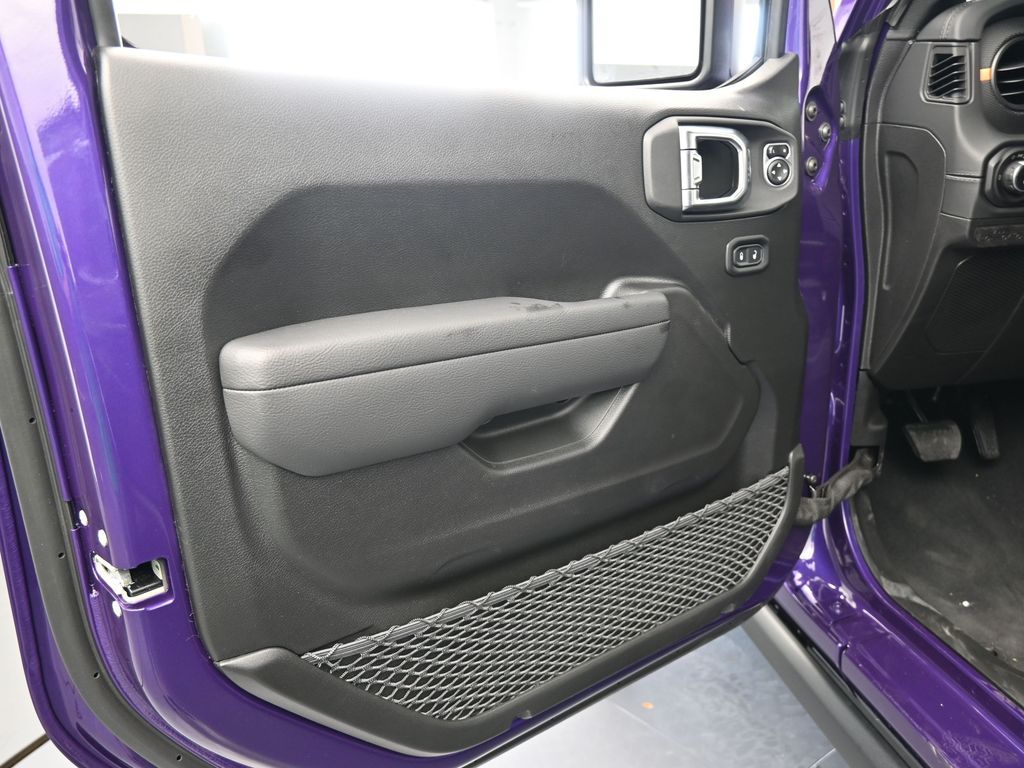 New 2026 reign Jeep Mojave image 15