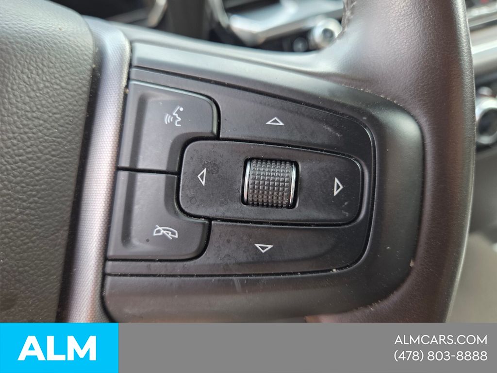 Used 2025 White GMC SLT image 28