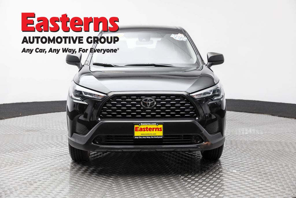 Used 2022 Black Toyota L image 2