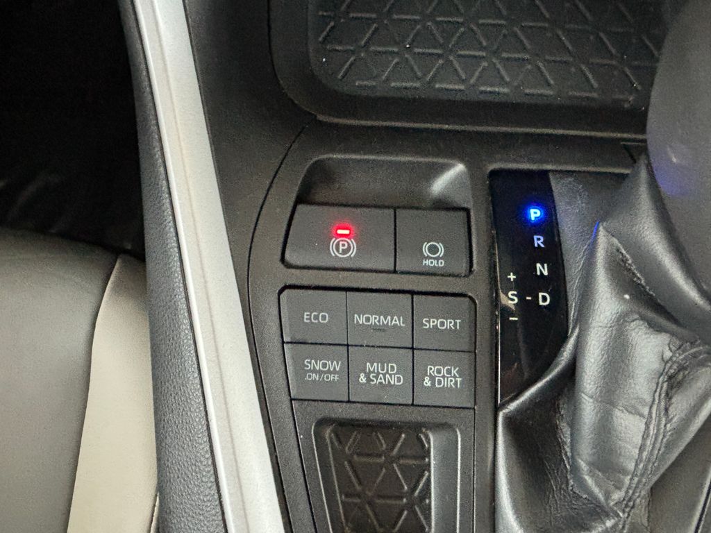 Thumbnail: 2021 Toyota RAV4 - 18