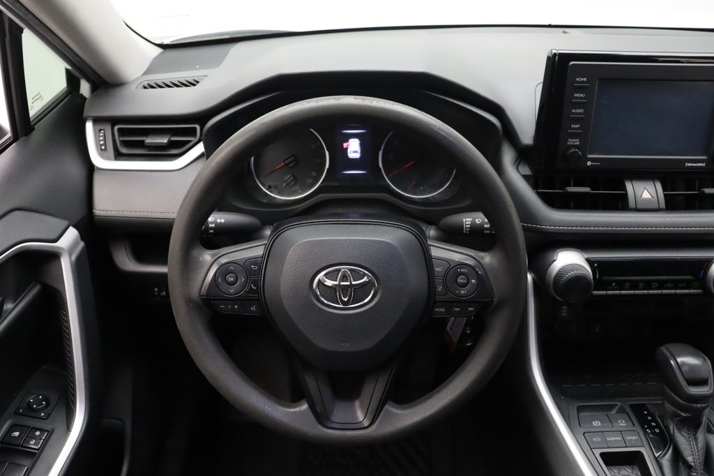 2020 Toyota RAV4 LE 23