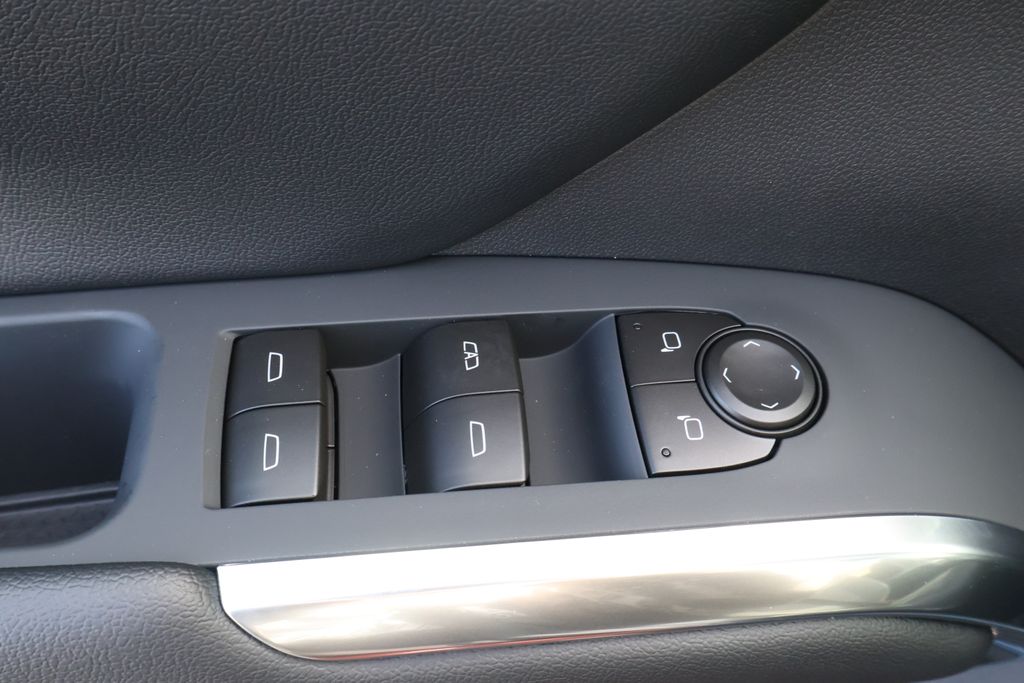 Thumbnail: 2026 Chevrolet Traverse - 17