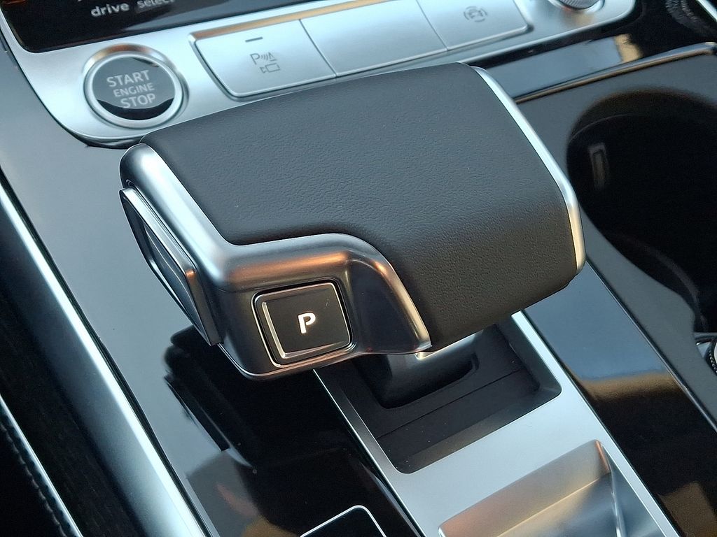 Thumbnail: 2026 Audi Q8 - 7