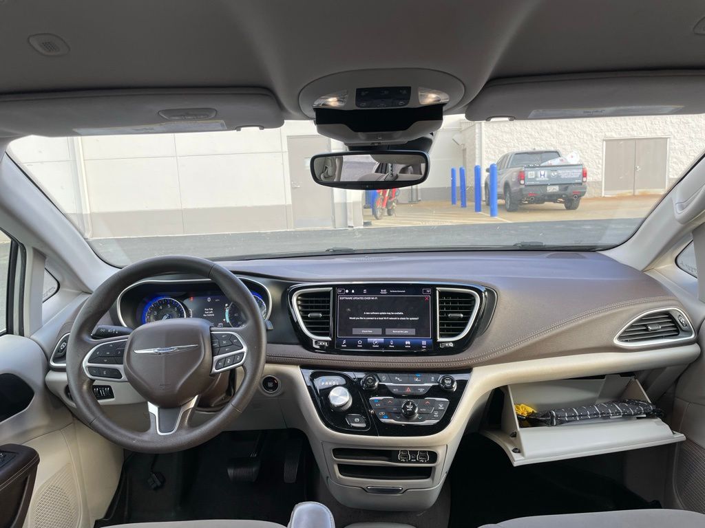 Thumbnail: 2021 Chrysler Pacifica - 5