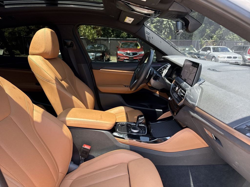 Thumbnail: 2025 BMW X4 - 24