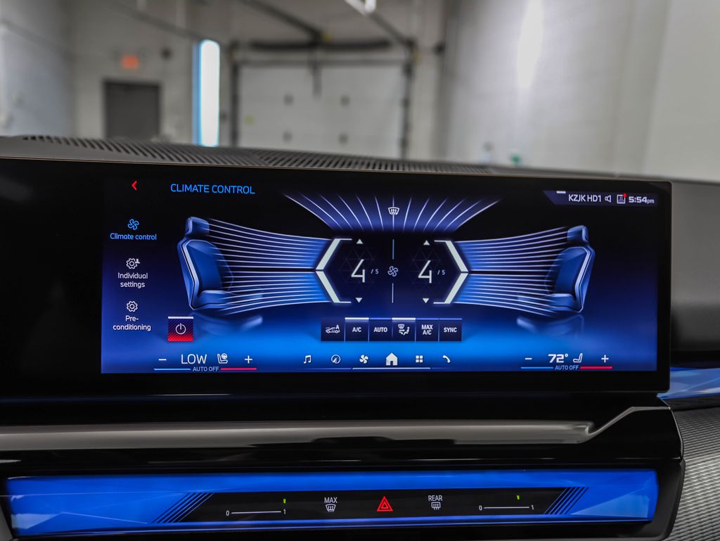Thumbnail: 2024 BMW i5 - 18