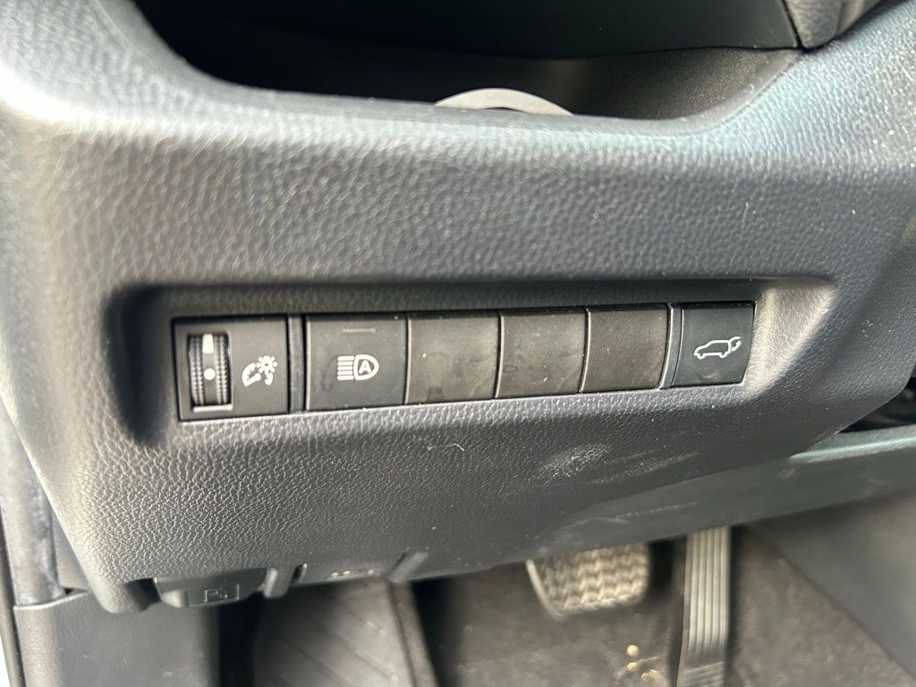 Thumbnail: 2020 Toyota RAV4 - 18