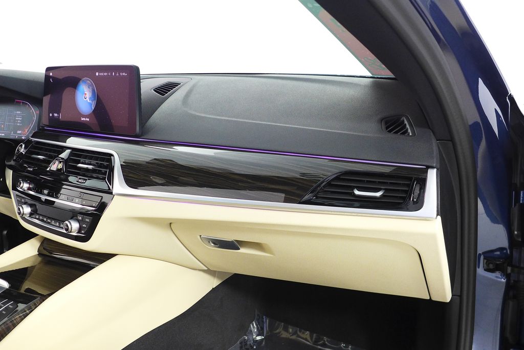 Thumbnail: 2023 BMW 5 Series - 14