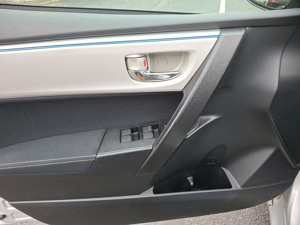 Thumbnail: 2015 Toyota Corolla - 13