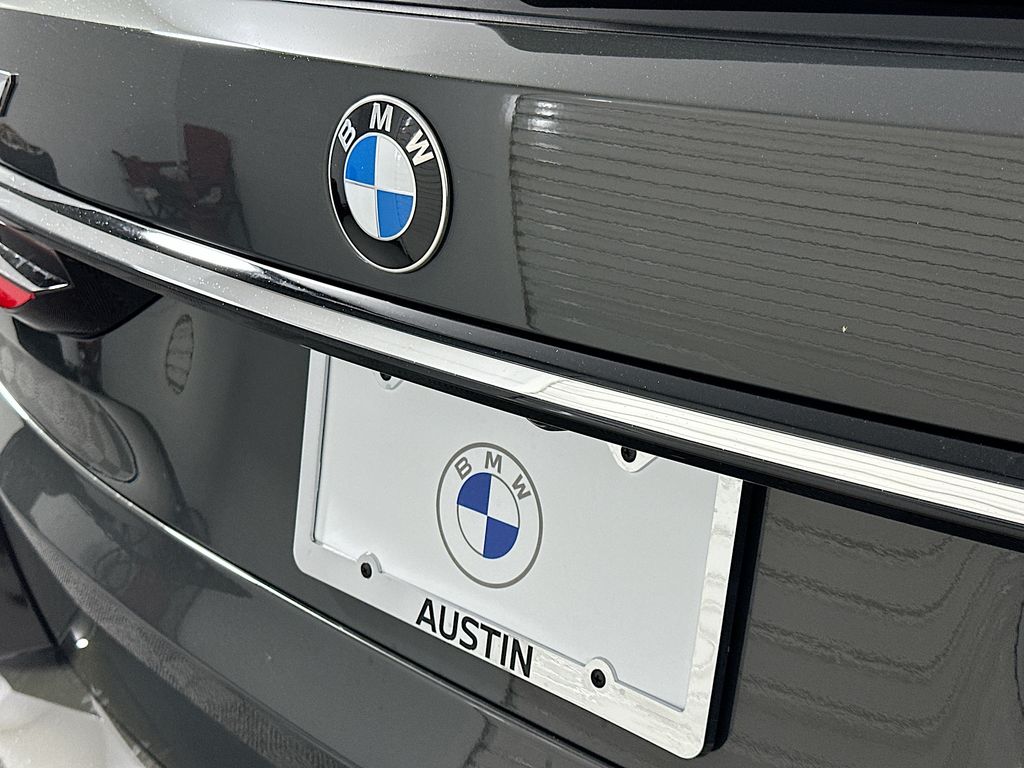 Thumbnail: 2026 BMW X7 - 22
