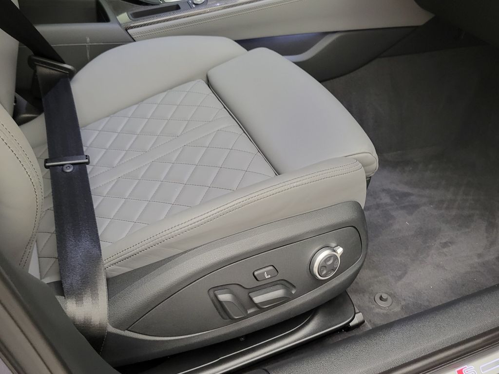 Thumbnail: 2023 Audi S4 - 13