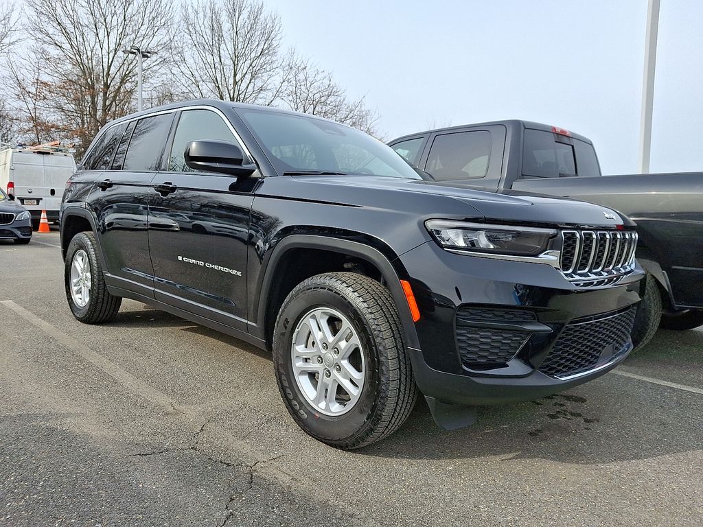 2025 Jeep Grand Cherokee Laredo 4WD