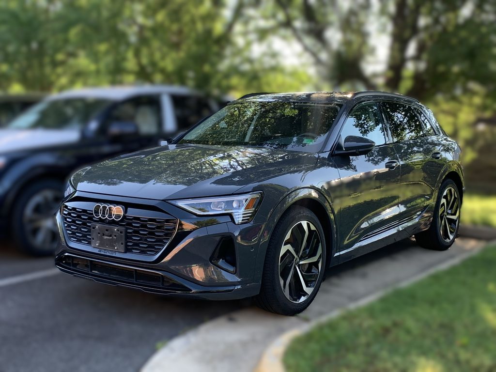 Thumbnail: 2024 Audi Q8 e-tron - 3