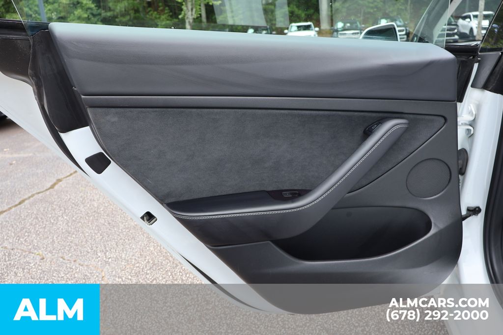 Used 2022 White Tesla Base image 18