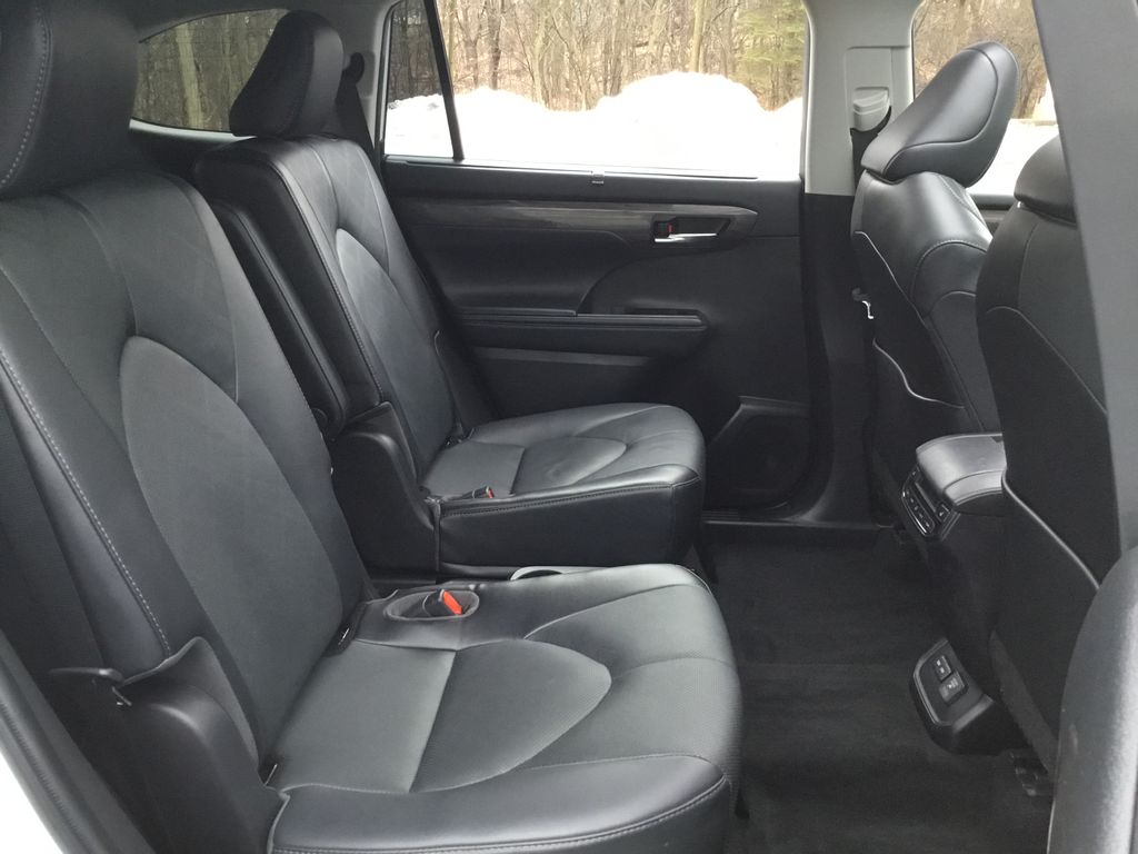 Thumbnail: 2022 Toyota Highlander - 15