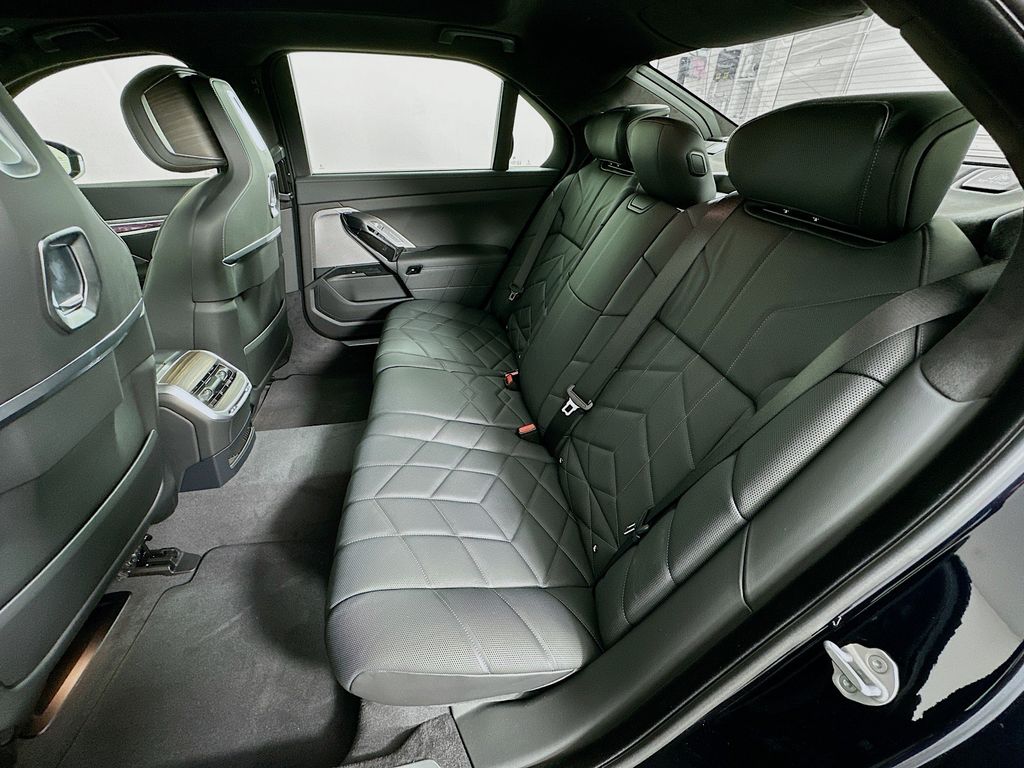 Thumbnail: 2025 BMW i7 - 17