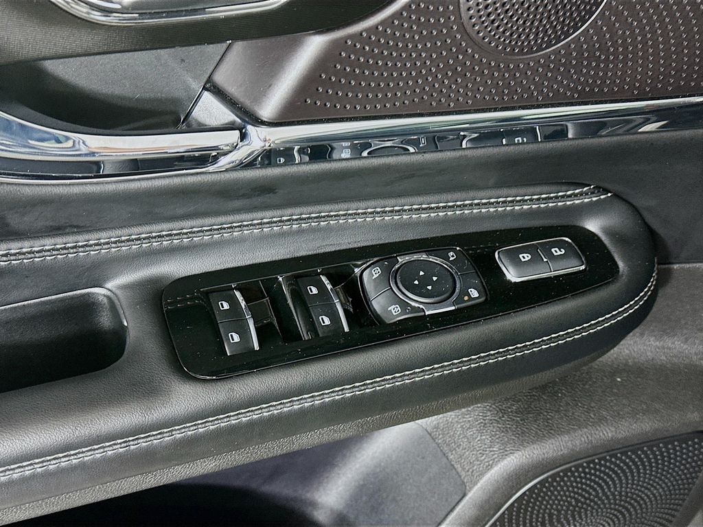 Used 2023 Gray Lincoln Grand Touring image 25