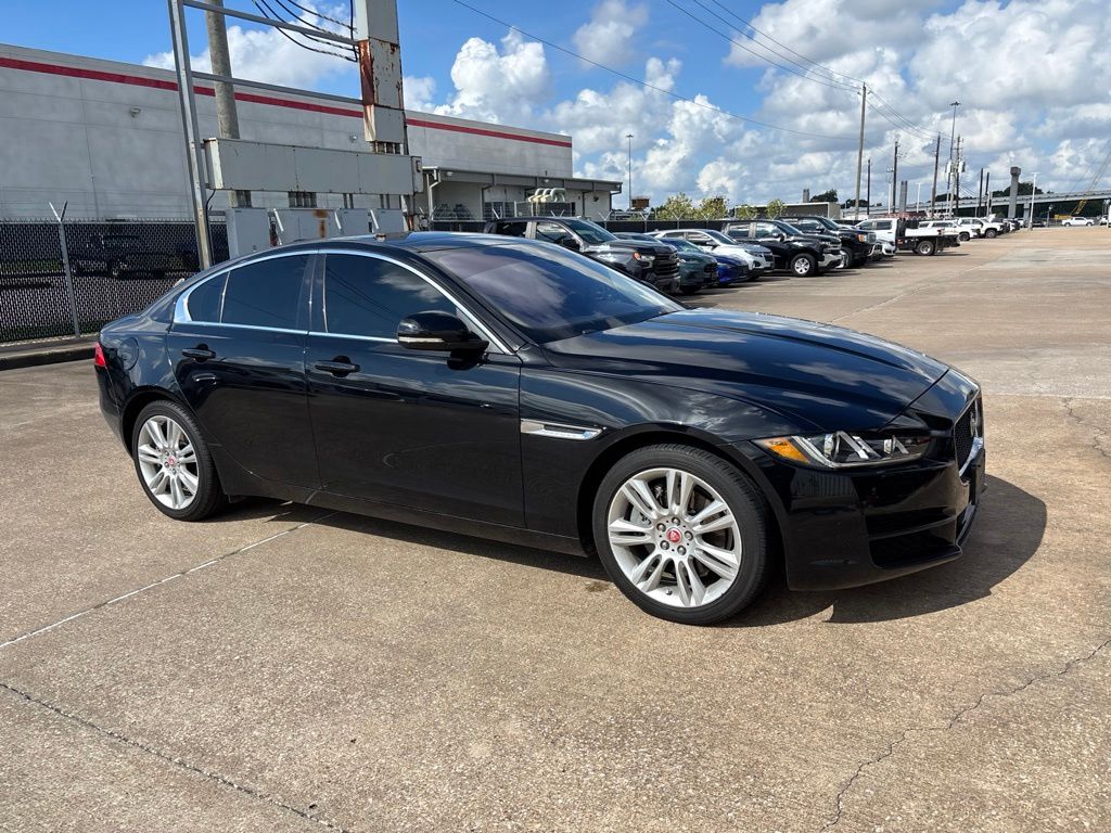 2019 Jaguar XE 25t Premium - 3