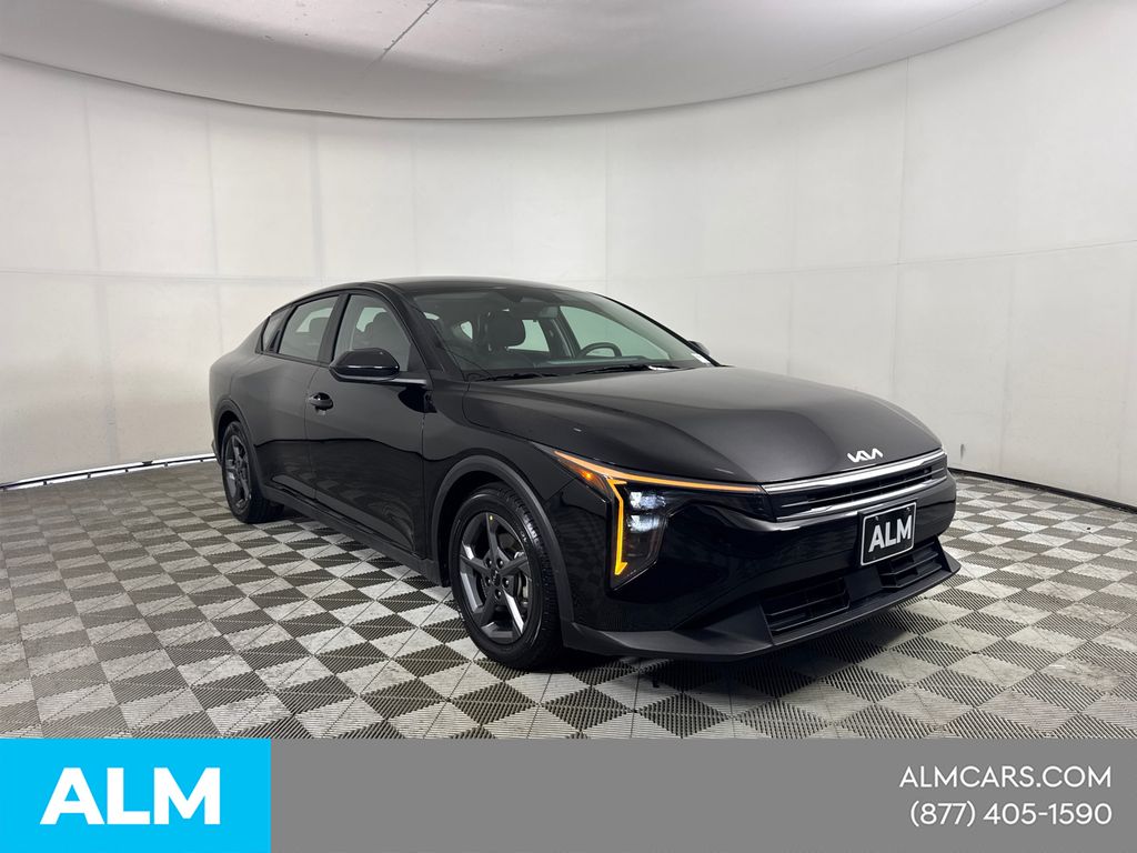 Used 2025 Black Kia LXS image 4