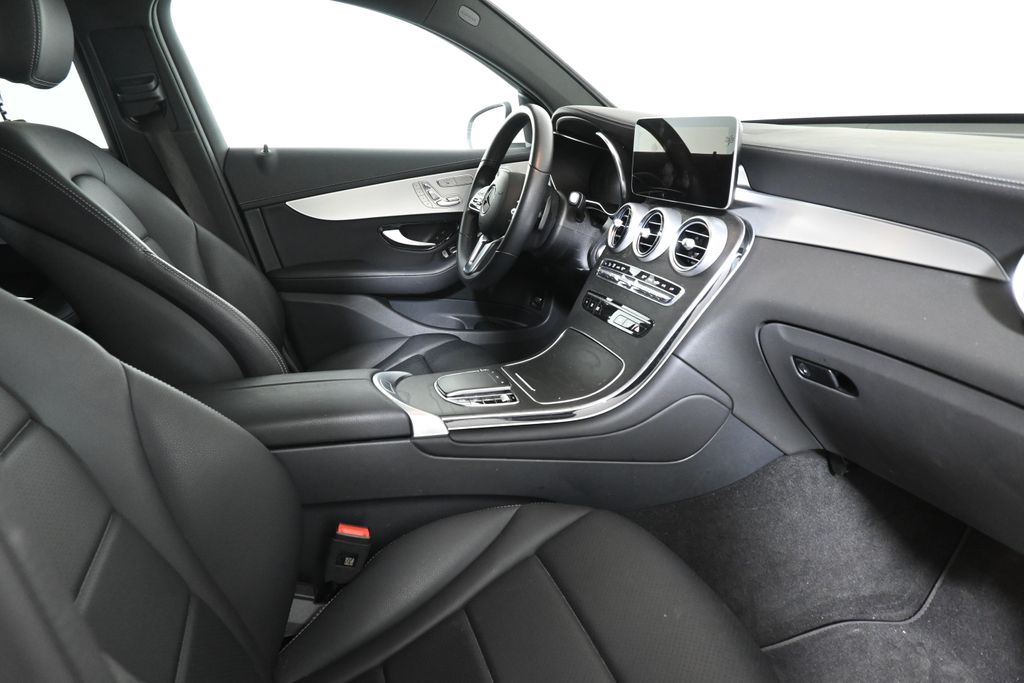 2023 Mercedes-Benz GLC 300 24