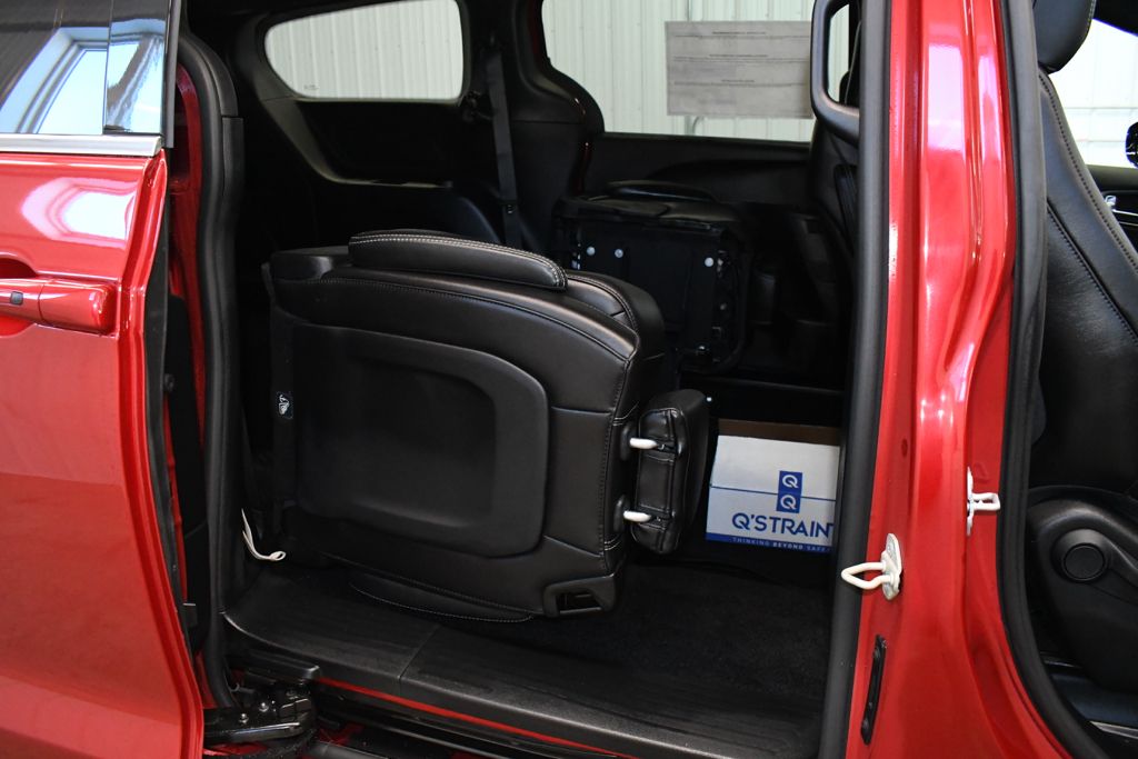 Used 2026 Red Chrysler Select image 25