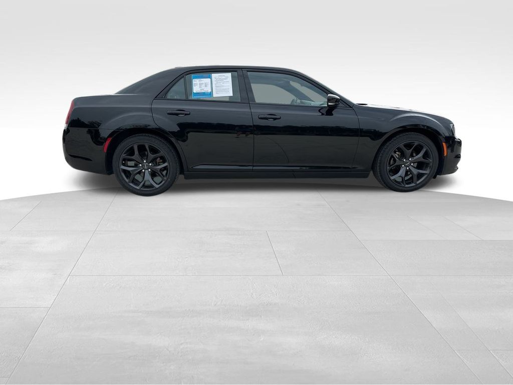 2023 Chrysler 300 S 9