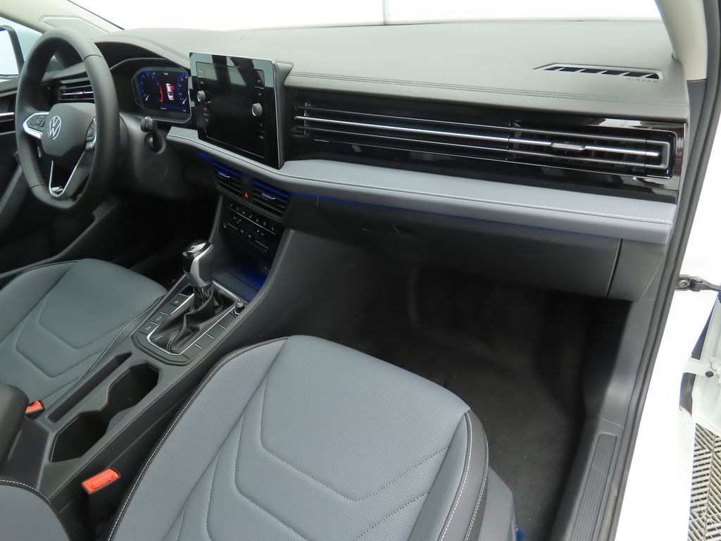 Thumbnail: 2025 Volkswagen Jetta - 17