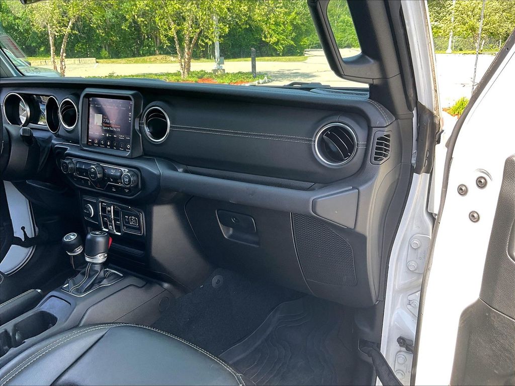 2023 Jeep Wrangler — photo 13