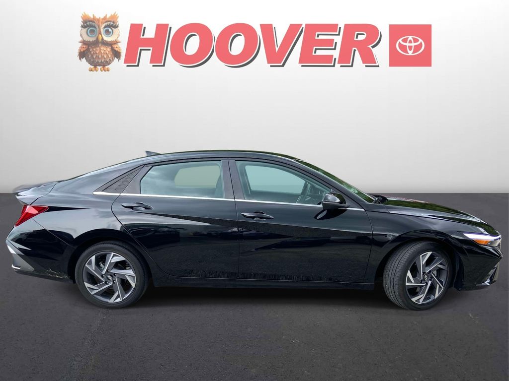 Used 2025 Black Hyundai Limited image 2