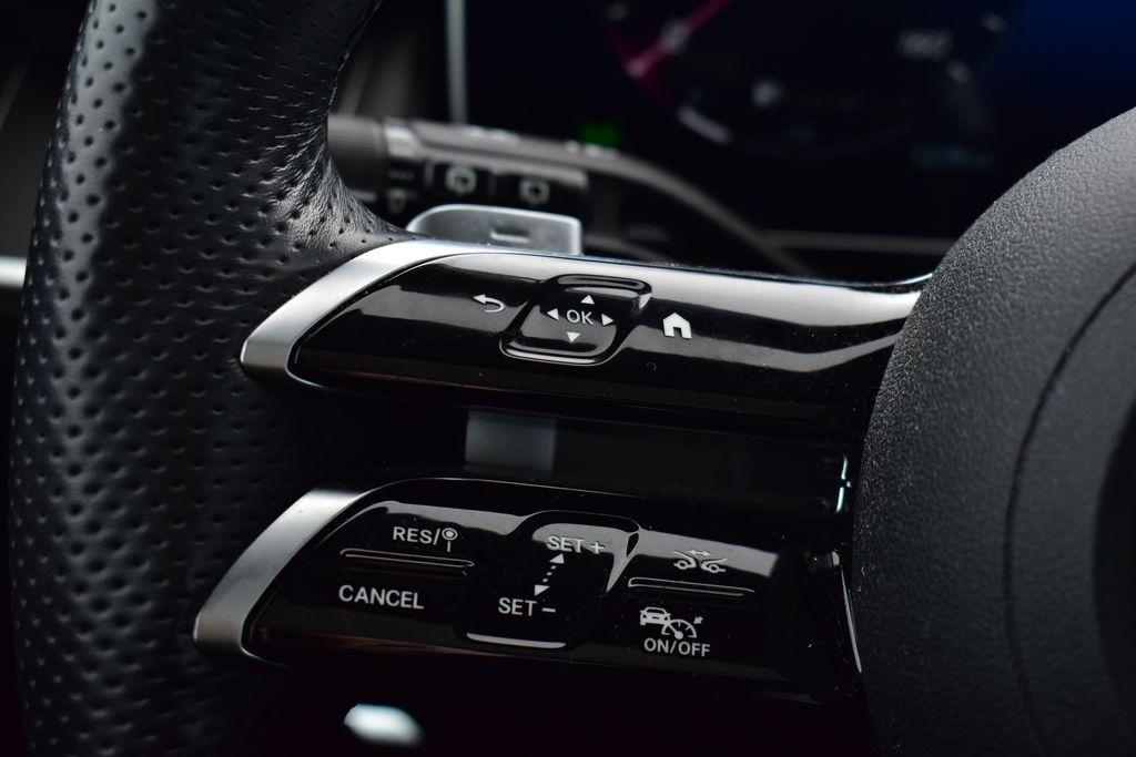 Thumbnail: 2023 Mercedes-Benz GLC - 16