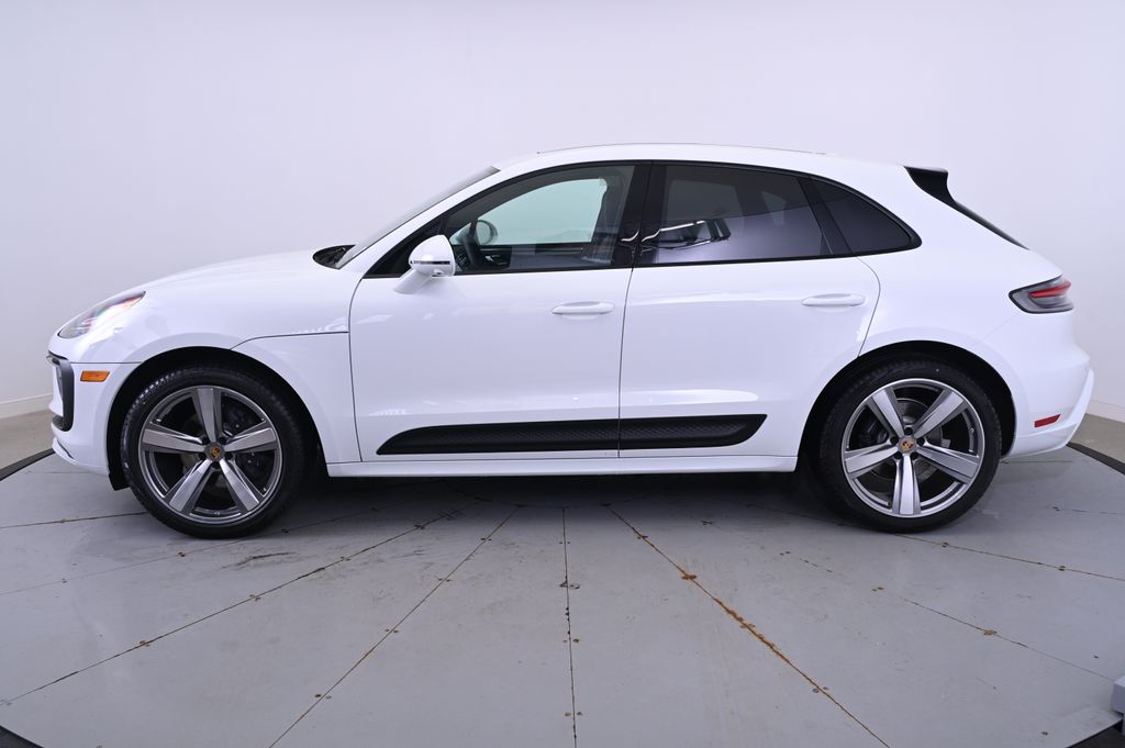 Thumbnail: 2025 Porsche Macan - 2