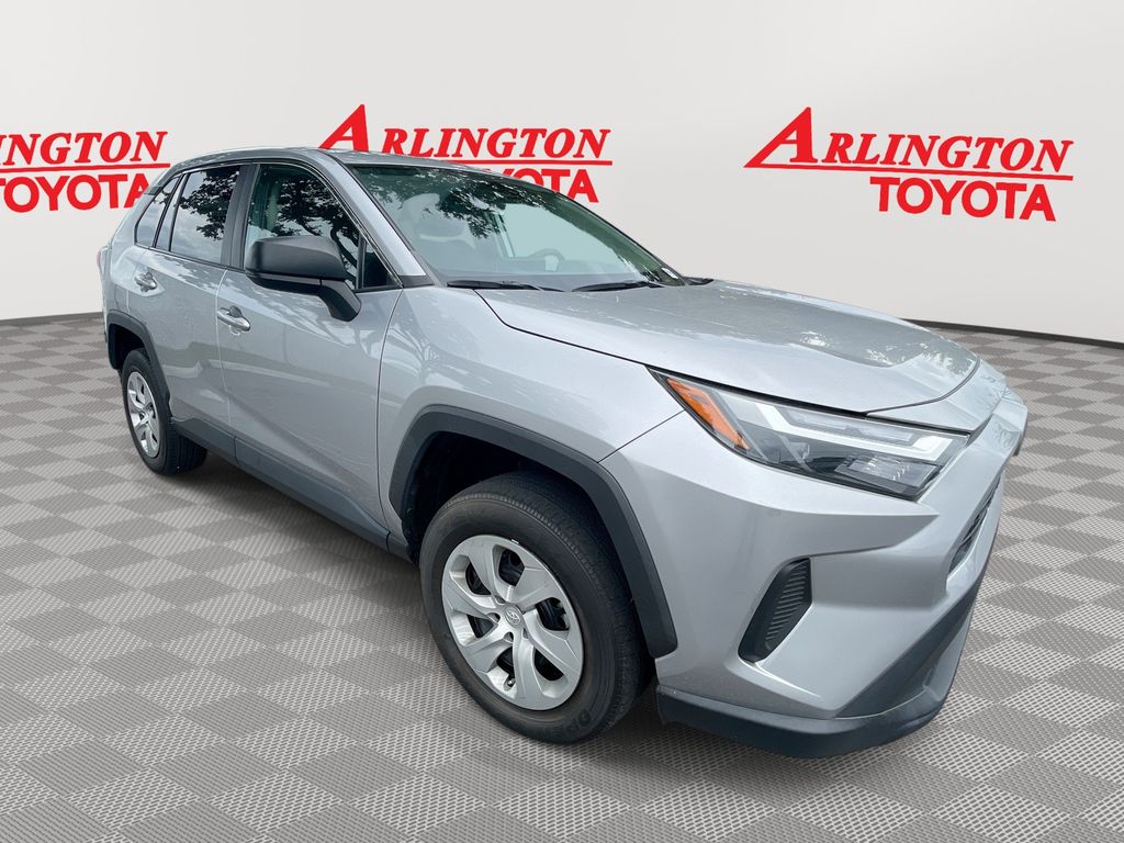 2023 Toyota RAV4 LE's photo