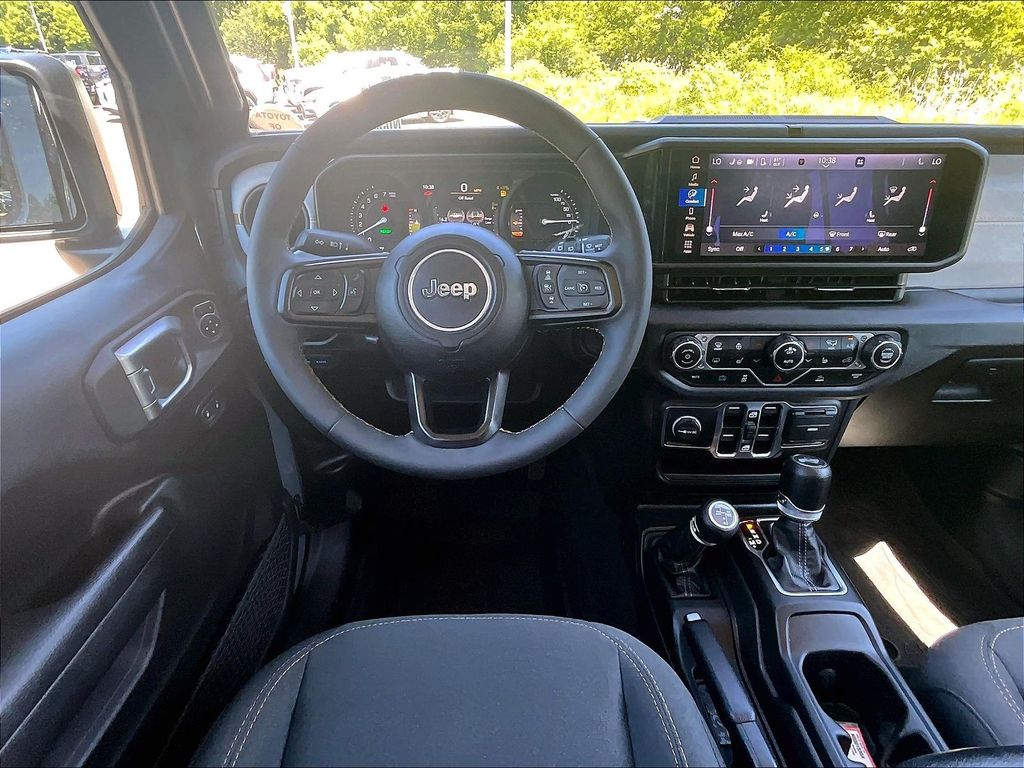 2024 Jeep Wrangler — photo 17