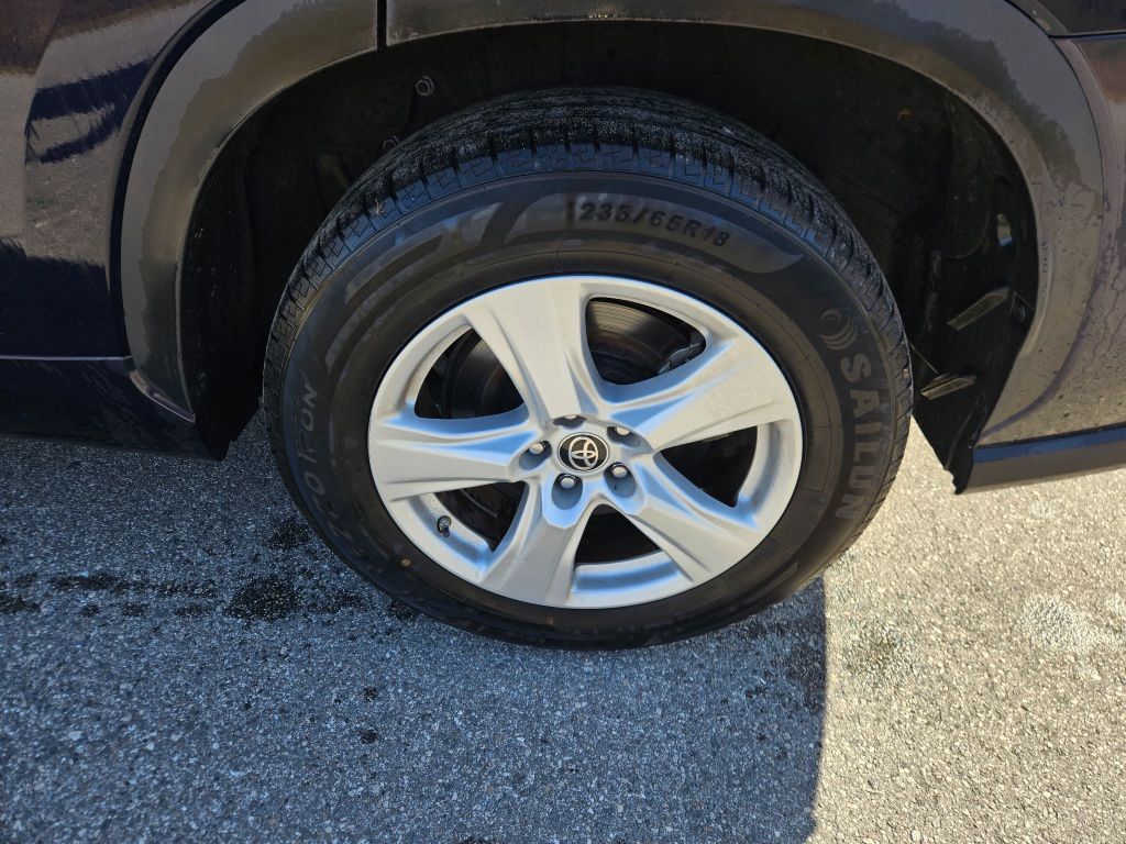 Thumbnail: 2023 Toyota Highlander - 9