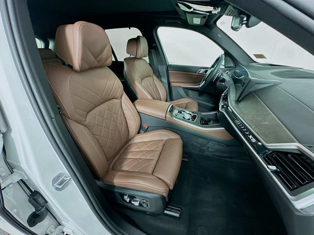 Thumbnail: 2025 BMW X5 - 29