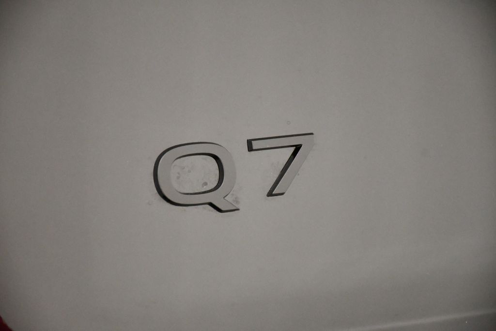 Thumbnail: 2025 Audi Q7 - 9