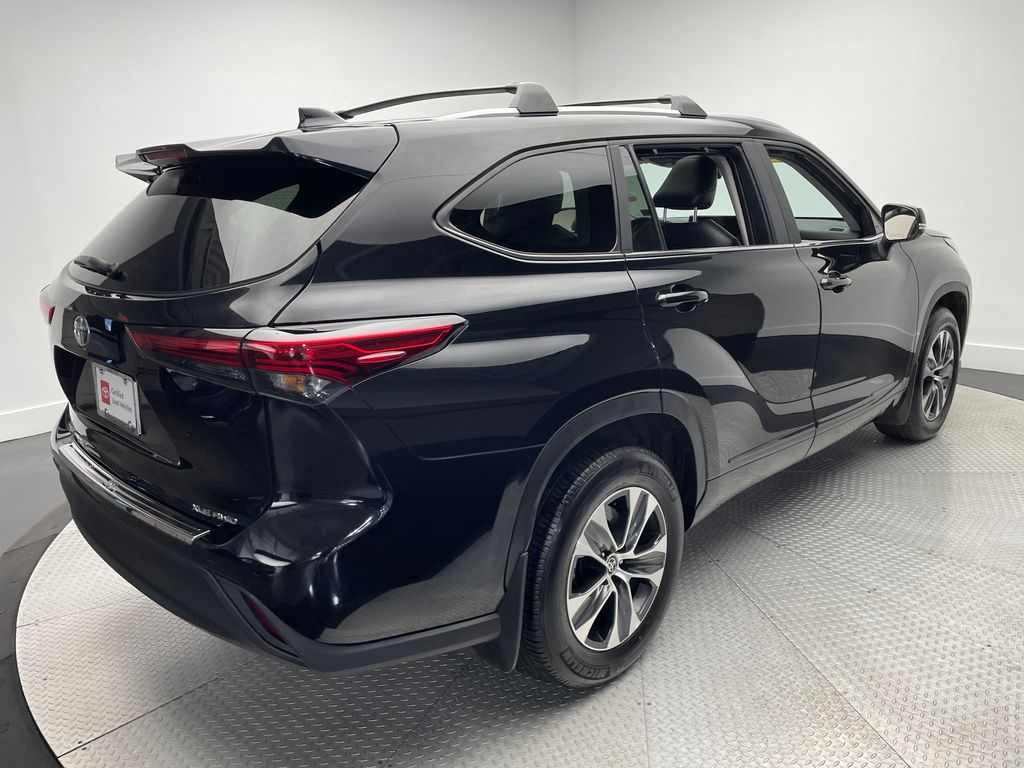 Thumbnail: 2023 Toyota Highlander - 5