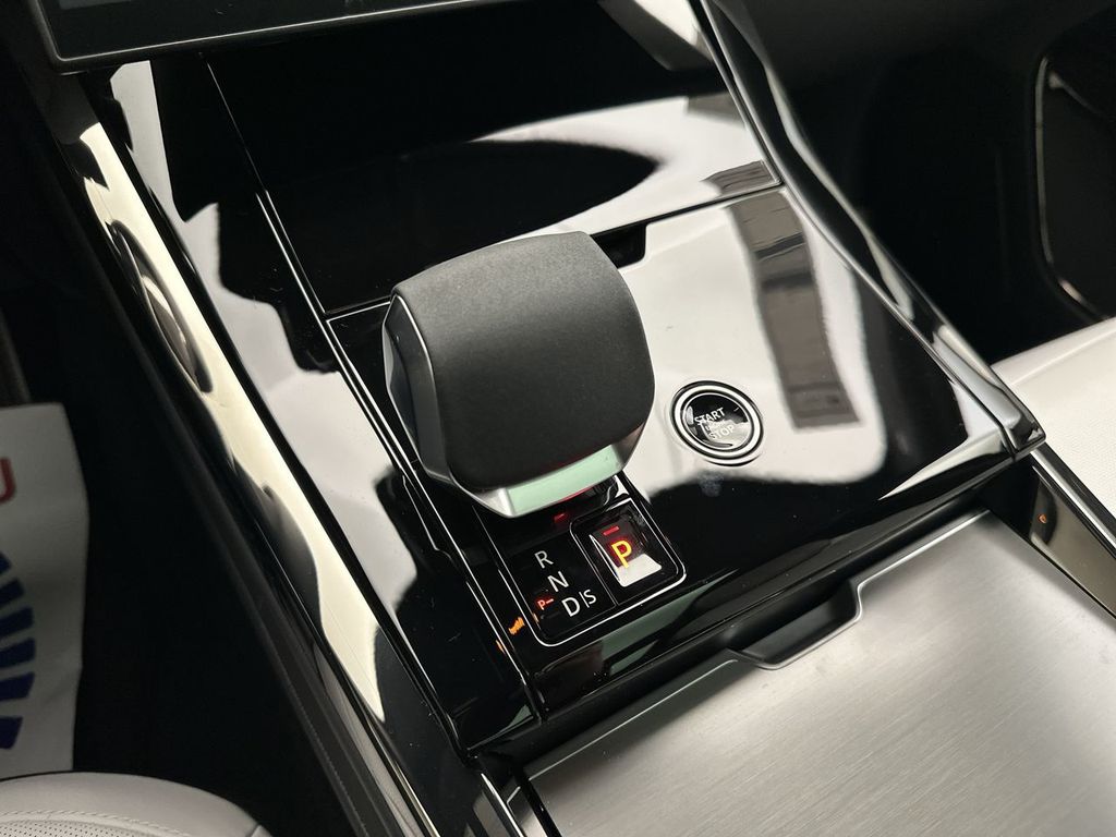Thumbnail: 2024 Land Rover Range Rover Sport - 17