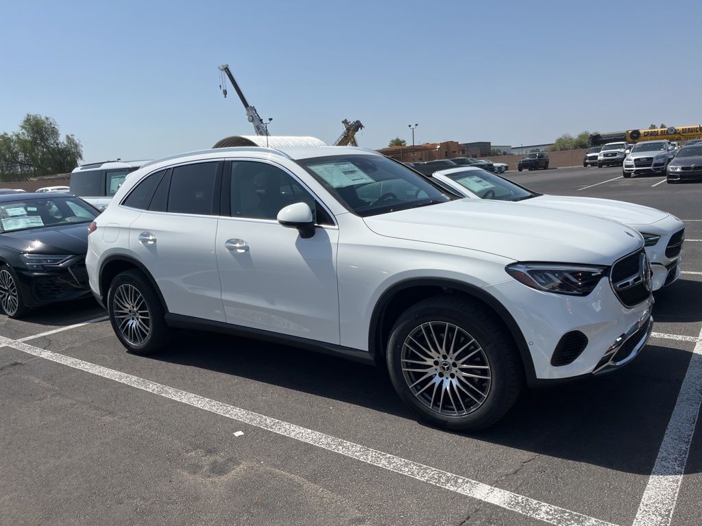 Thumbnail: 2025 Mercedes-Benz GLC - 3