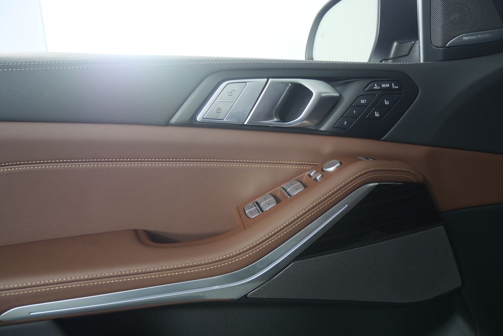 Thumbnail: 2026 BMW X7 - 8