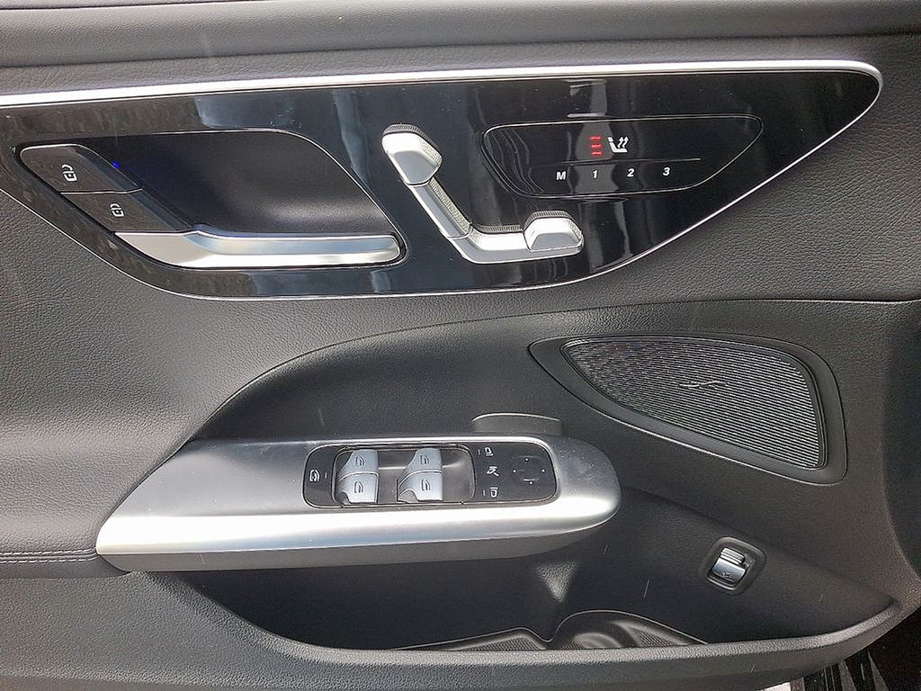 Thumbnail: 2025 Mercedes-Benz C-Class - 9