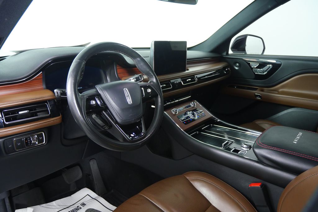 Thumbnail: 2022 Lincoln Aviator - 13