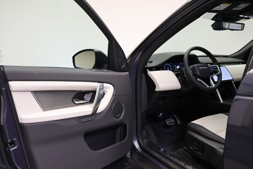 Thumbnail: 2026 Land Rover Discovery Sport - 26