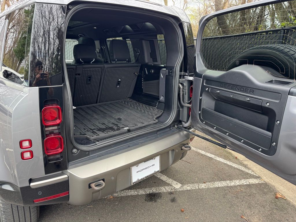2022 Land Rover Defender 110 10